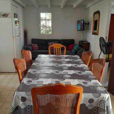 Maison Creole Chaleureuse Avec Stationnement لو جوسيير المظهر الخارجي الصورة