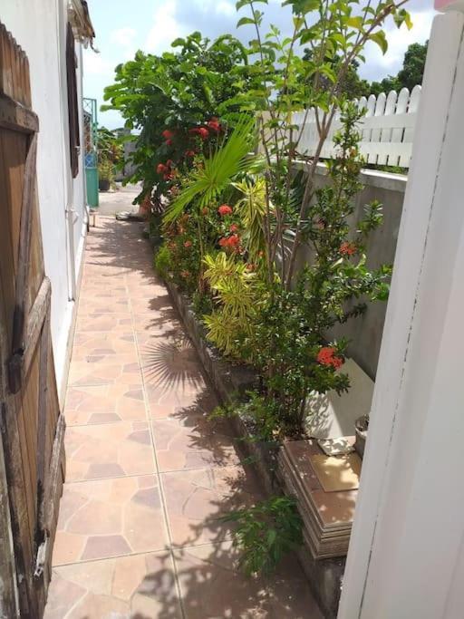 Maison Creole Chaleureuse Avec Stationnement لو جوسيير المظهر الخارجي الصورة