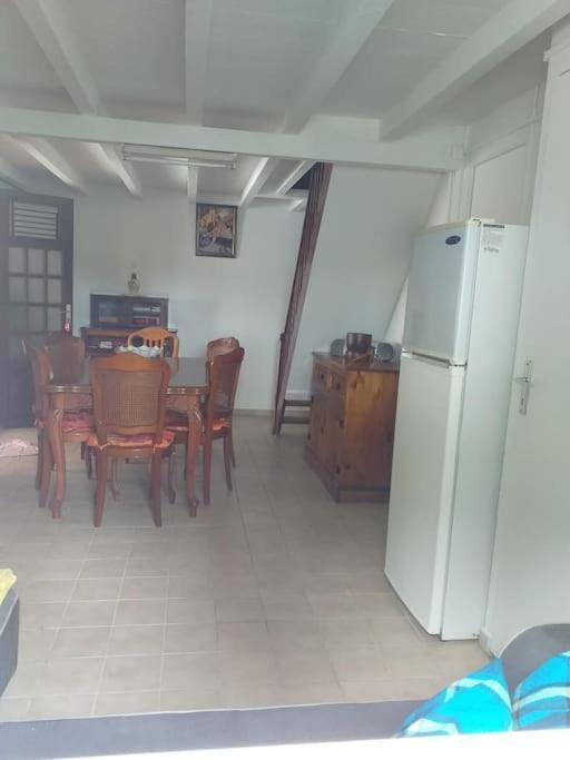 Maison Creole Chaleureuse Avec Stationnement لو جوسيير المظهر الخارجي الصورة