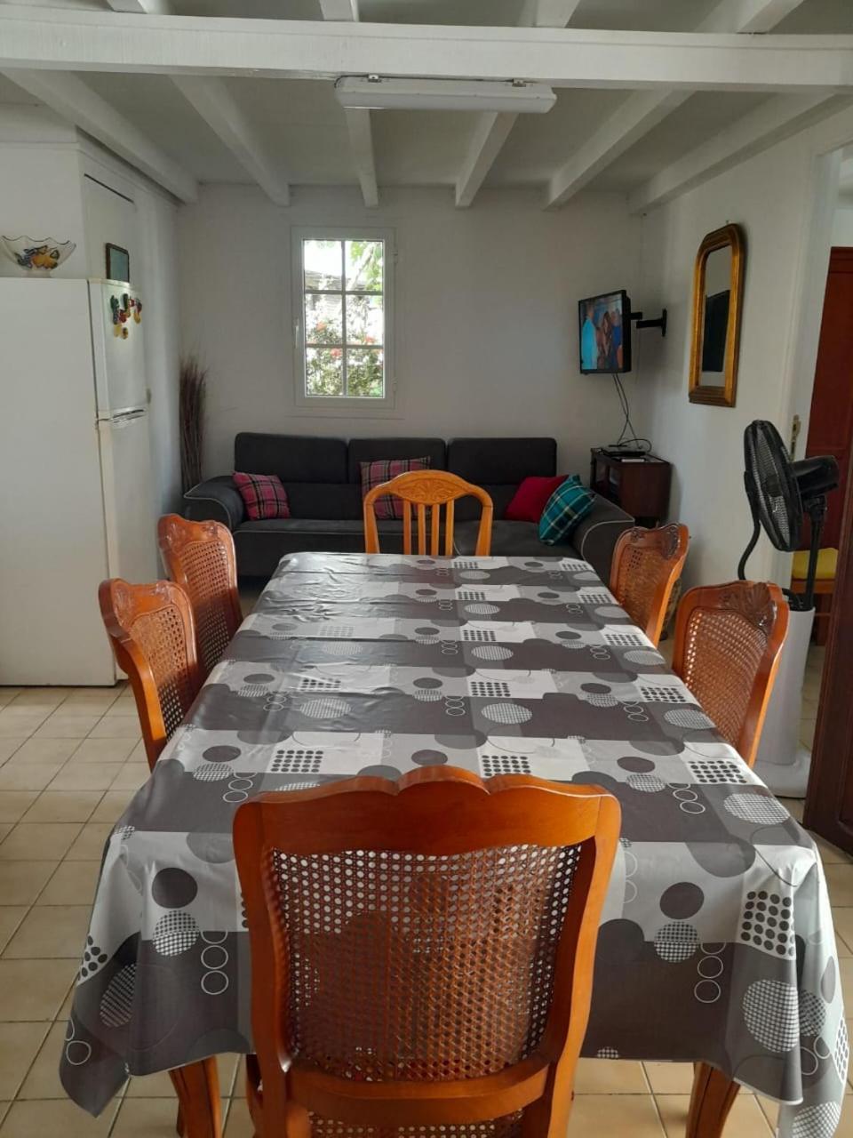 Maison Creole Chaleureuse Avec Stationnement لو جوسيير المظهر الخارجي الصورة